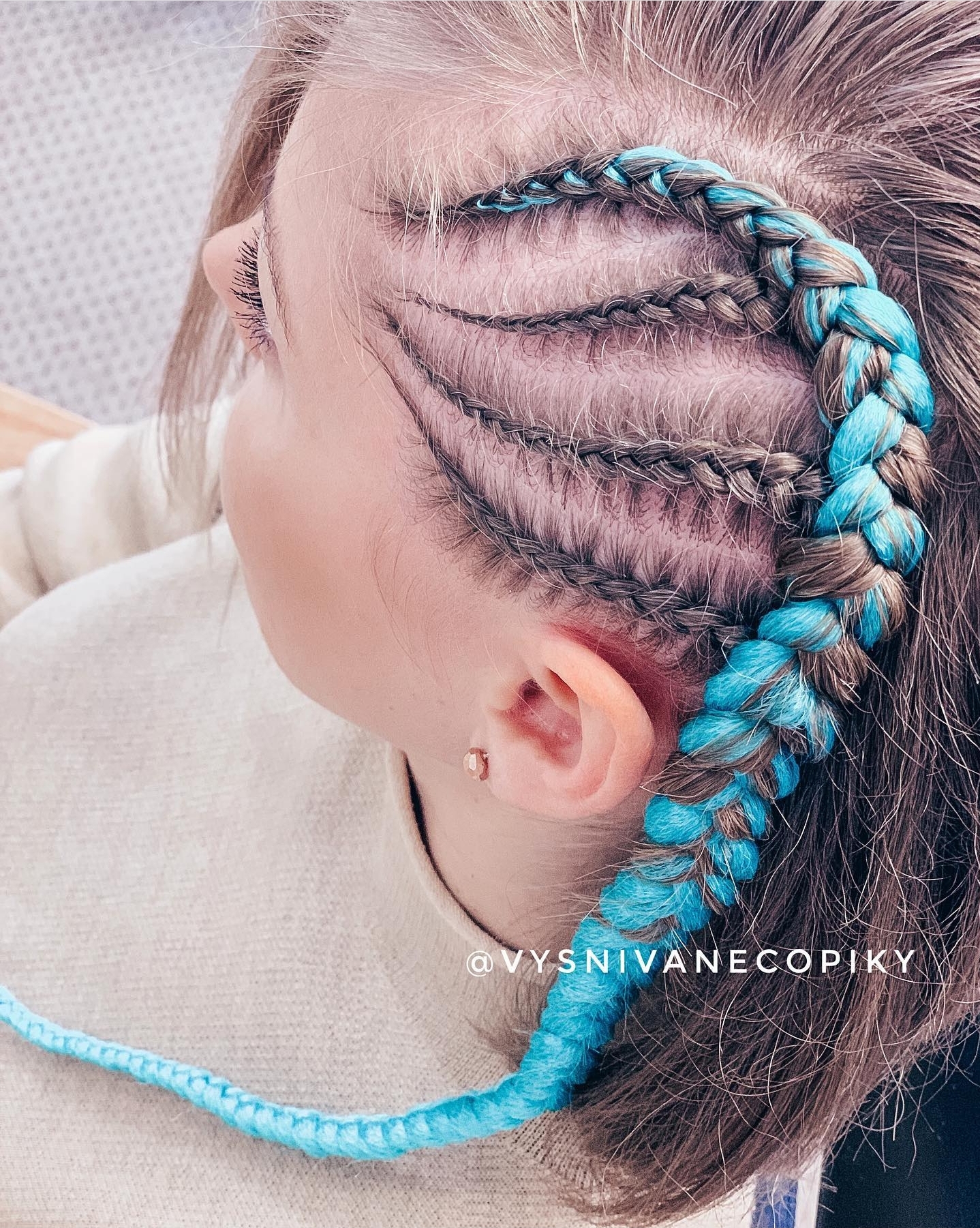 sidebraids light blue